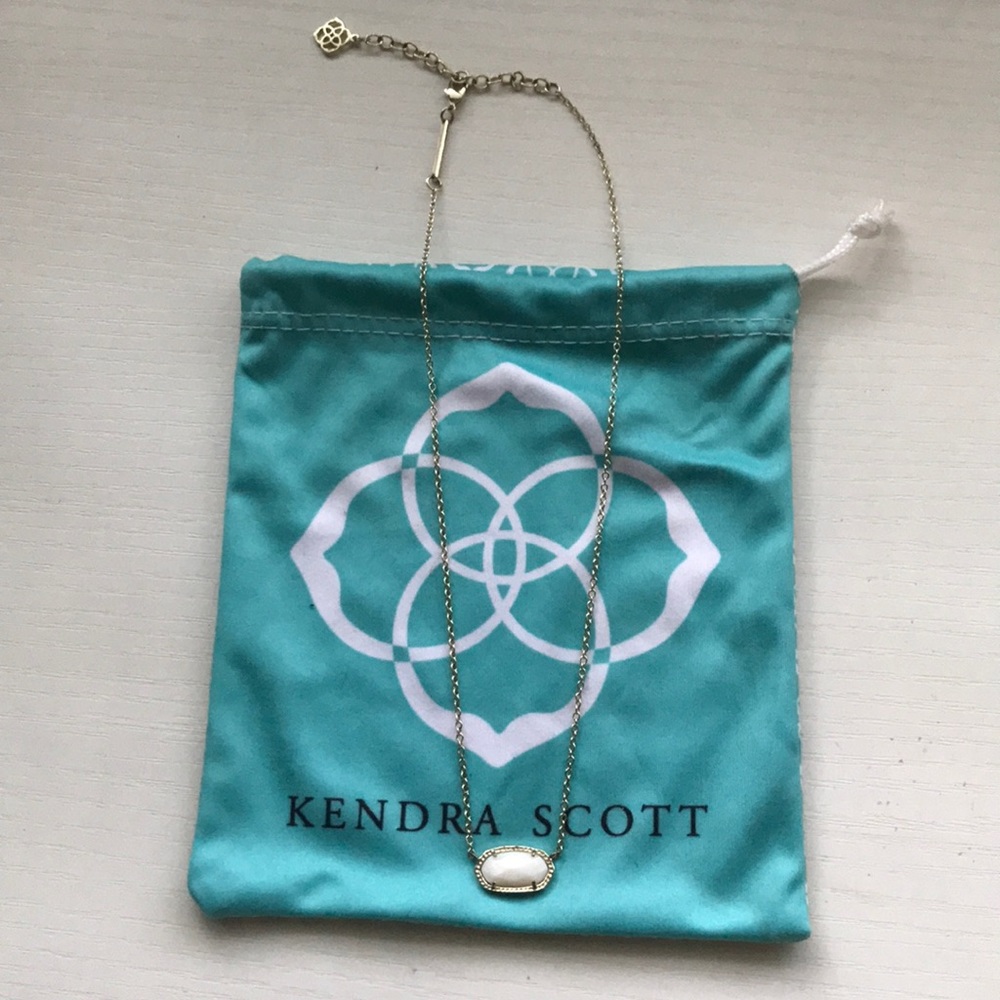 Kendra Scott necklace